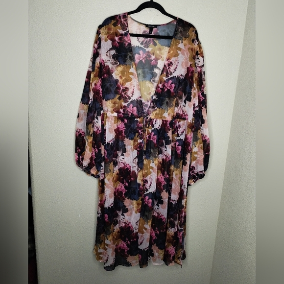 Torrid Tie Front Maxi Kimono In Dasha Ditsy Floral Deep Black Plus Size 4X - Picture 2 of 9